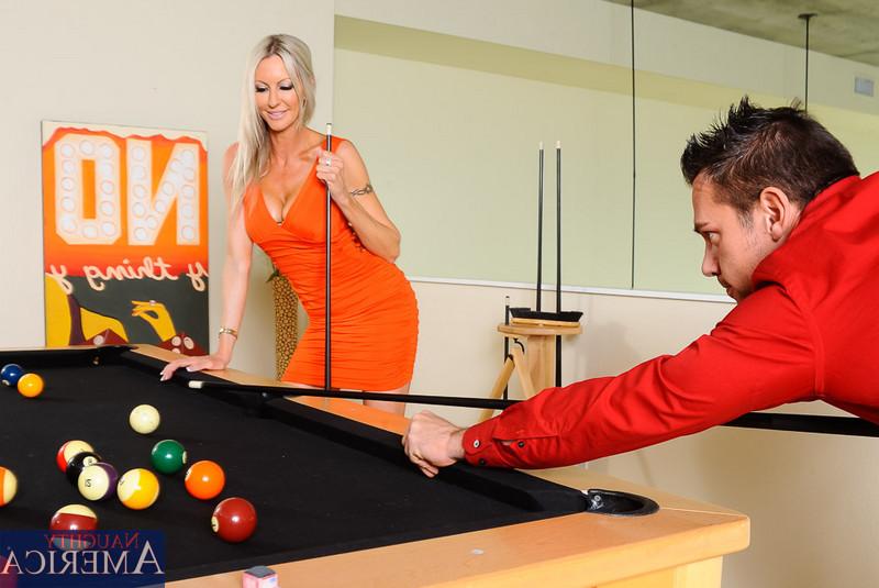 12P Hot blonde Emma Starr seduces a married man over a game of pool
