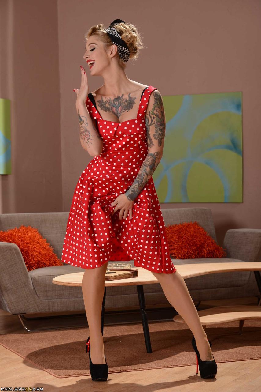 20P Hot pin-up model Kleio Valentien strips to her lingerie & makes a phone call