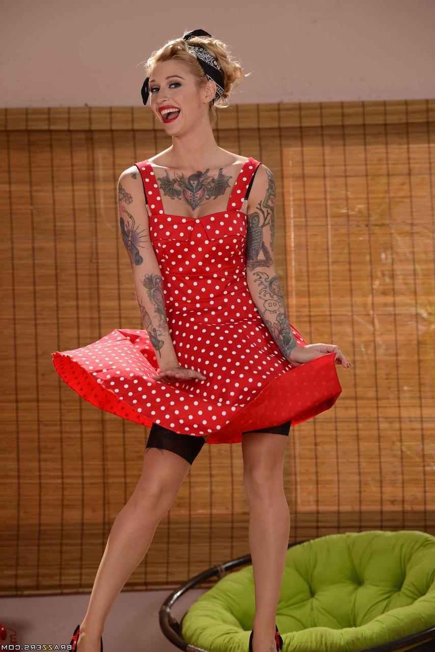 20P Hot pin-up model Kleio Valentien strips to her lingerie & makes a phone call