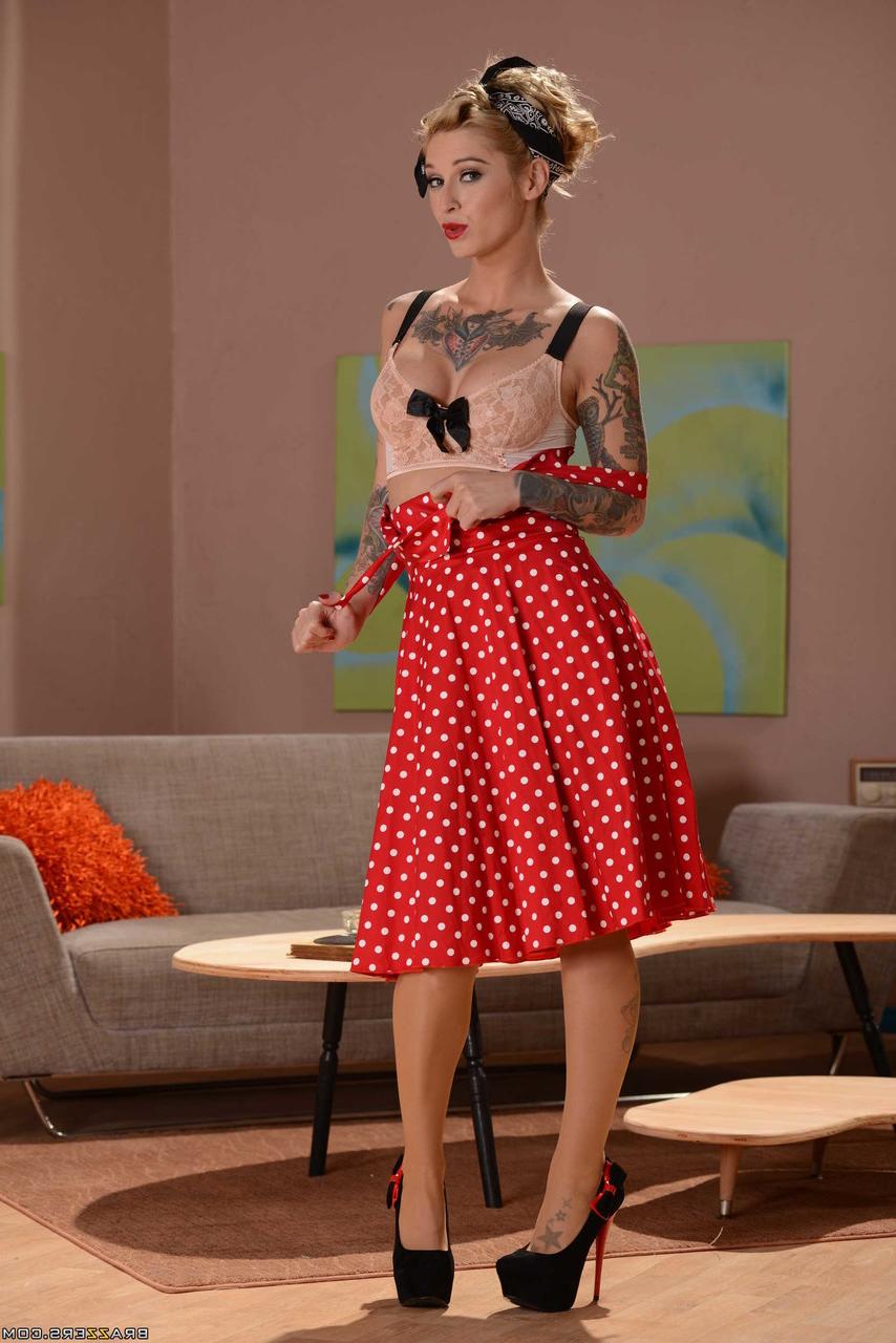 20P Hot pin-up model Kleio Valentien strips to her lingerie & makes a phone call