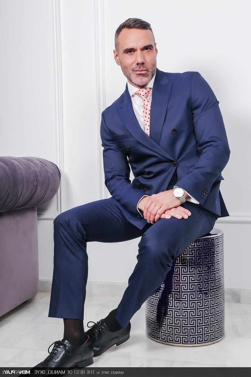 12P Bodybuilder Manuel Skye shows his big dick while teasing in suits