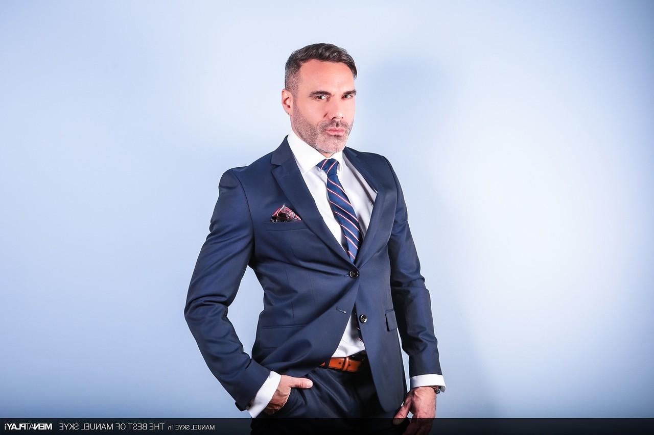 12P Bodybuilder Manuel Skye shows his big dick while teasing in suits