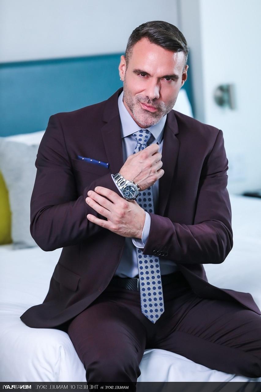 12P Bodybuilder Manuel Skye shows his big dick while teasing in suits