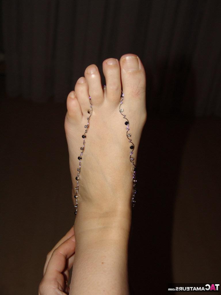 20P Loira amadora Sweet Susi tira meias e sapatos OTK antes de inserir um vibrador