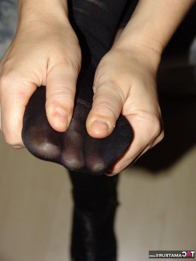 20P Loira amadora Sweet Susi tira meias e sapatos OTK antes de inserir um vibrador