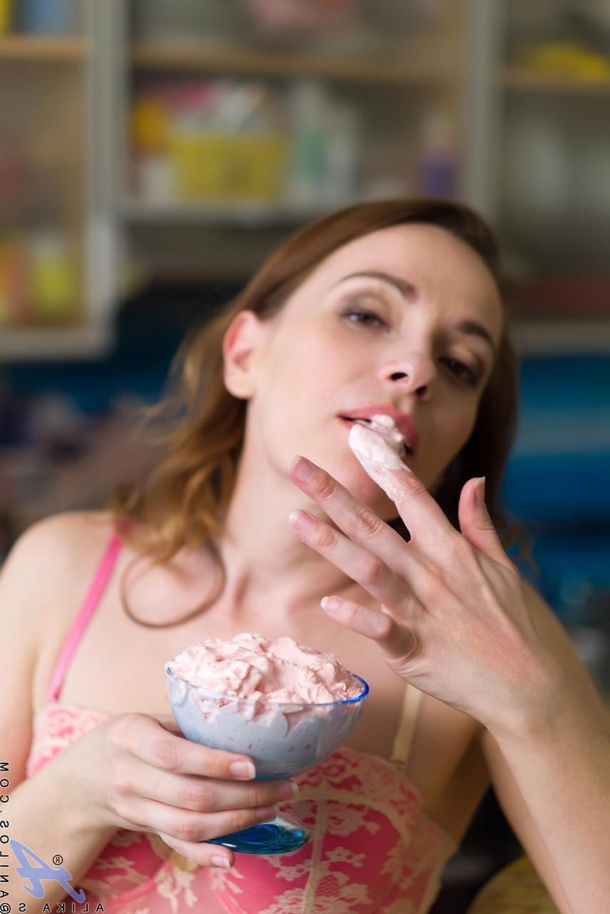 20P MILF Alika S sensually rubs ice cream on her shaved cunt & her big ass