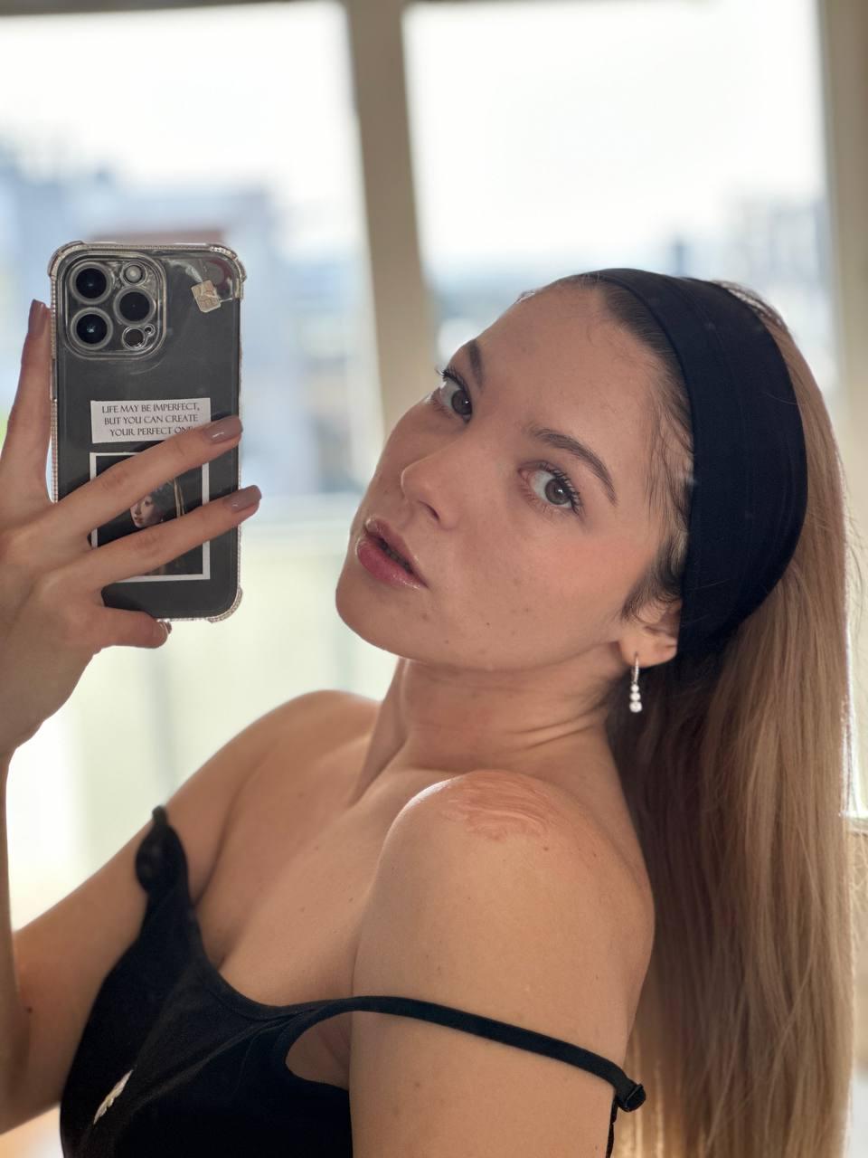12P Glamorous OnlyFans babe All About Diana posing provocatively in a solo