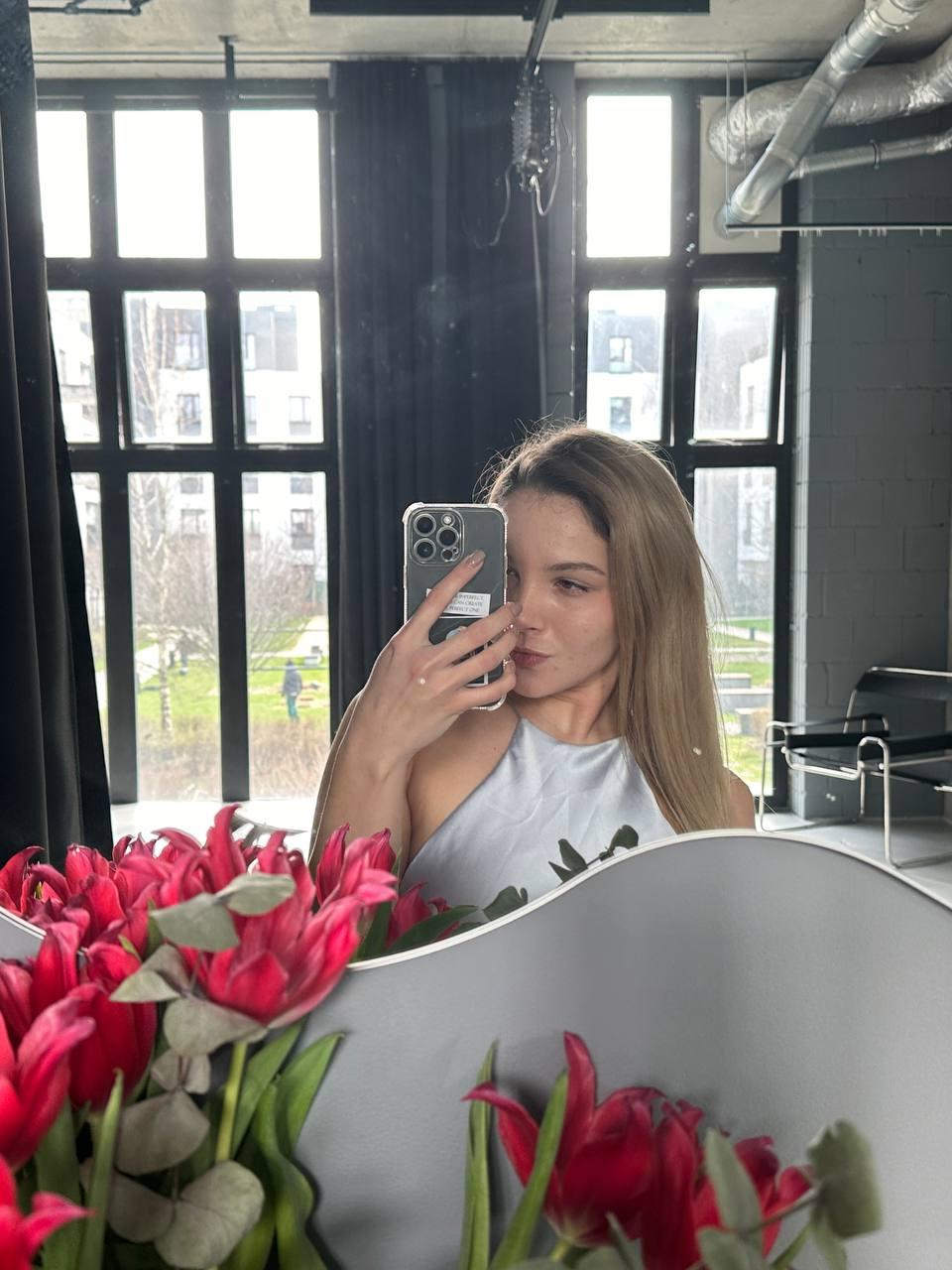 12P Glamorous OnlyFans babe All About Diana posing provocatively in a solo