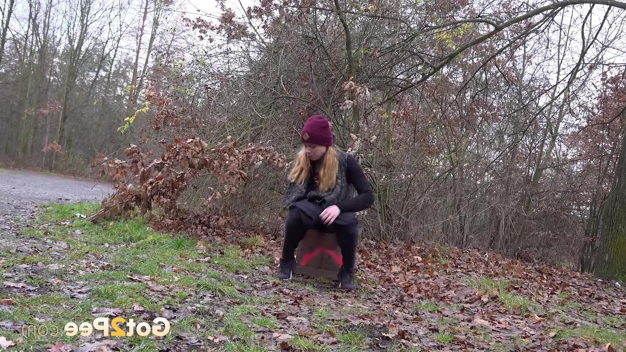 15P Chrissy Fox pulls down her leggings to pee behind bushes on a chilly day