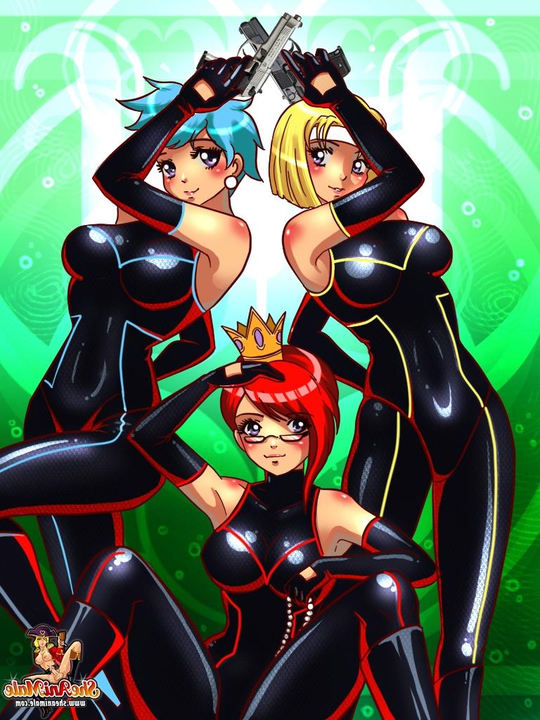 12P Ladrões travestis de anime roubam e fodem uma gata loira transexual em um trio