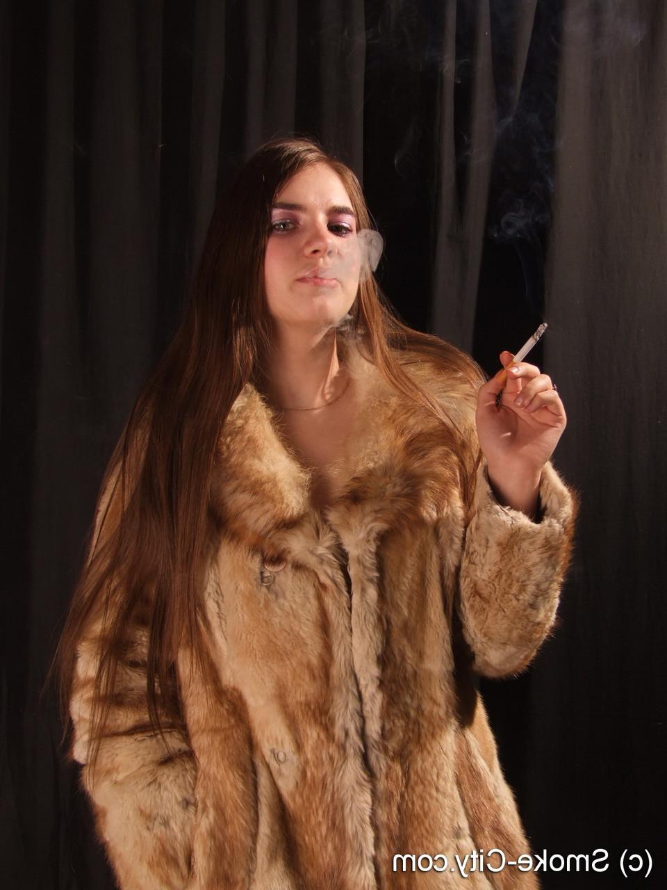 16P Amateur model smokes while removing fur coat for nude poses