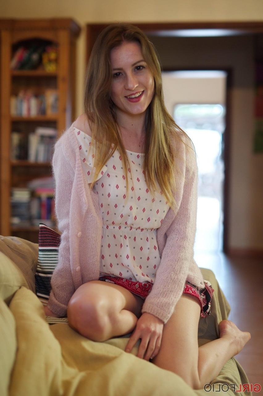 12P Girl next door type Scarlot Rose exposes her fit body while changing clothes