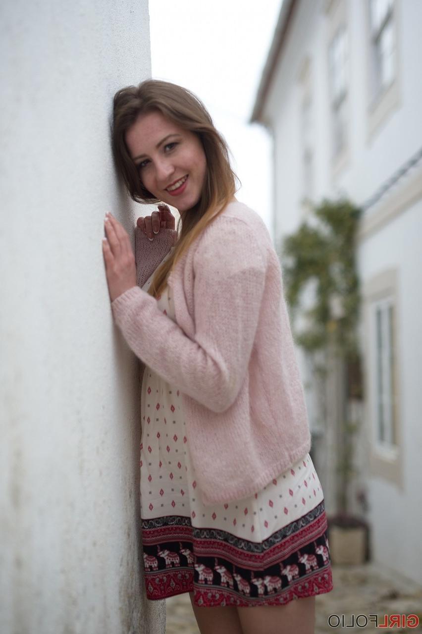 12P Girl next door type Scarlot Rose exposes her fit body while changing clothes