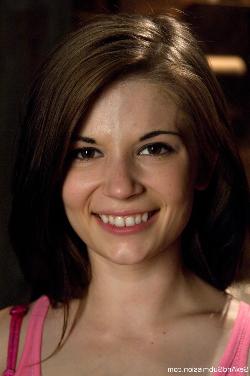 17P A linda estudante Sensi Pearl fodeu como uma cadela pelo Sr. Pete mais velho