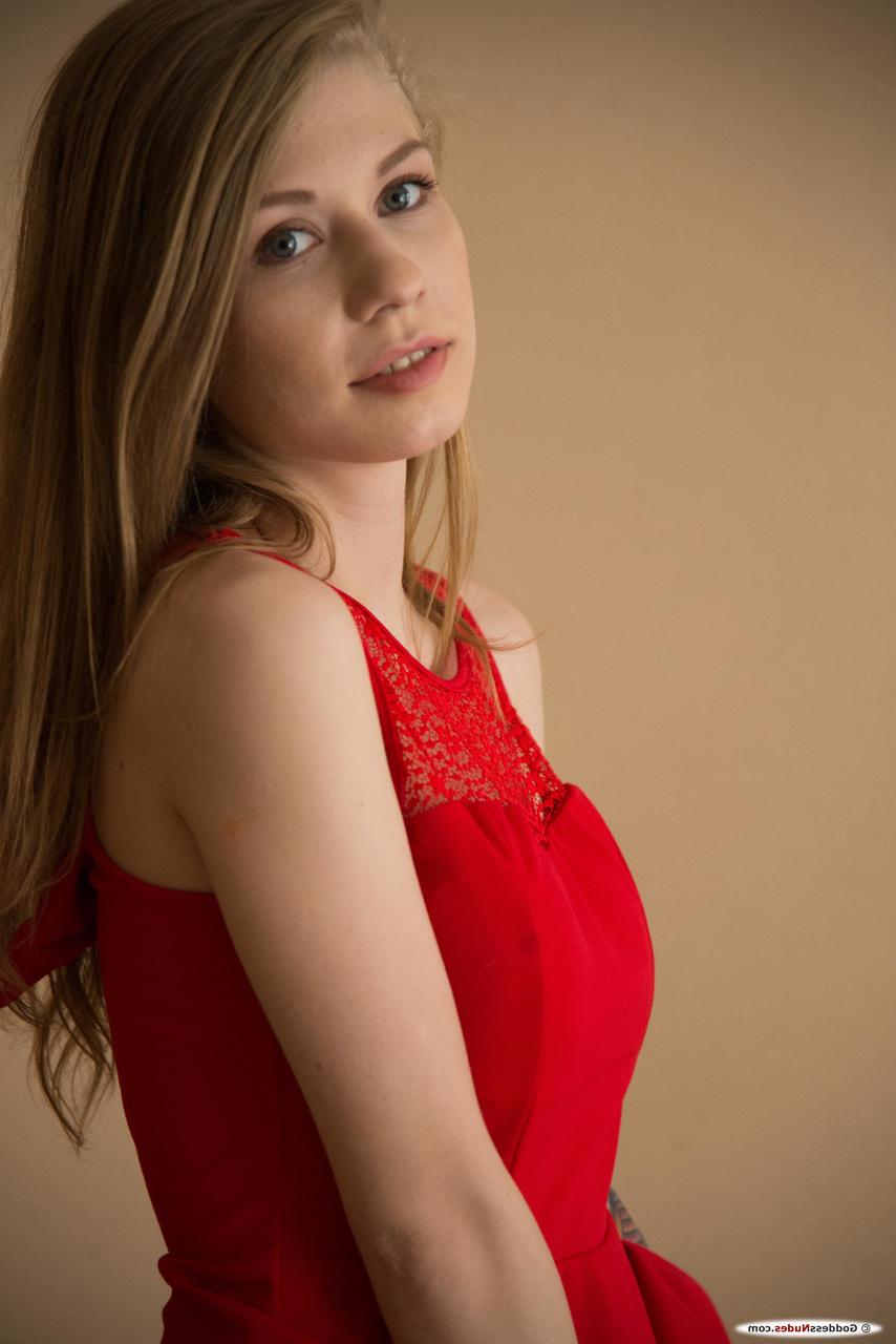20P Glamorous teen Eva Gold unveiling her perfectly shaped body in a solo