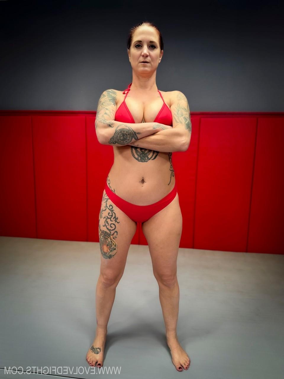 20P Slutty MILF Autumn Bodell has interracial sex while fighting with a black man