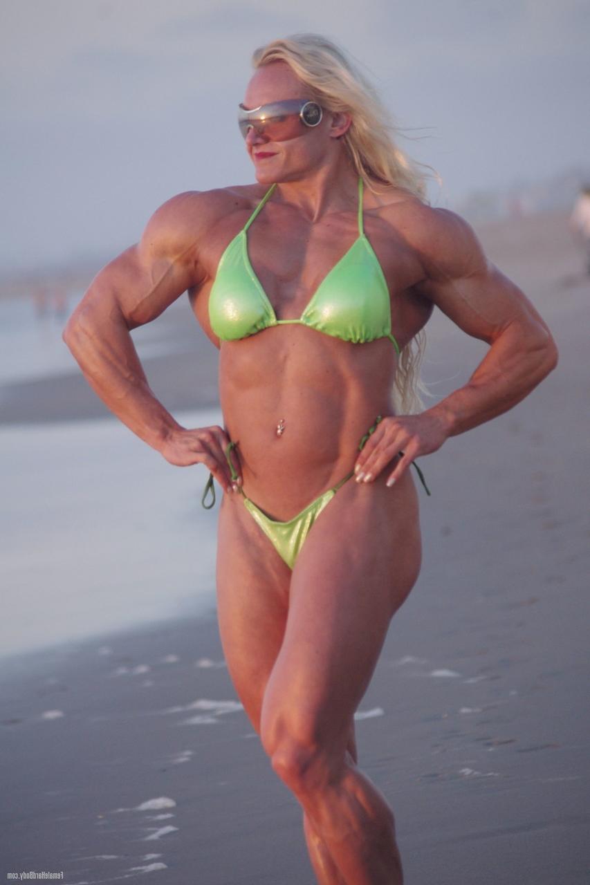 20P Hot Euro bodybuilder Brigita Brezovac shows her sexy muscles in her bikini
