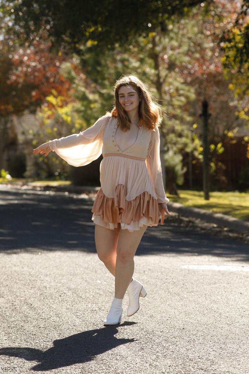 13P Pretty Greta Yarbrough flashes her bubble ass outdoors & strips naked at home