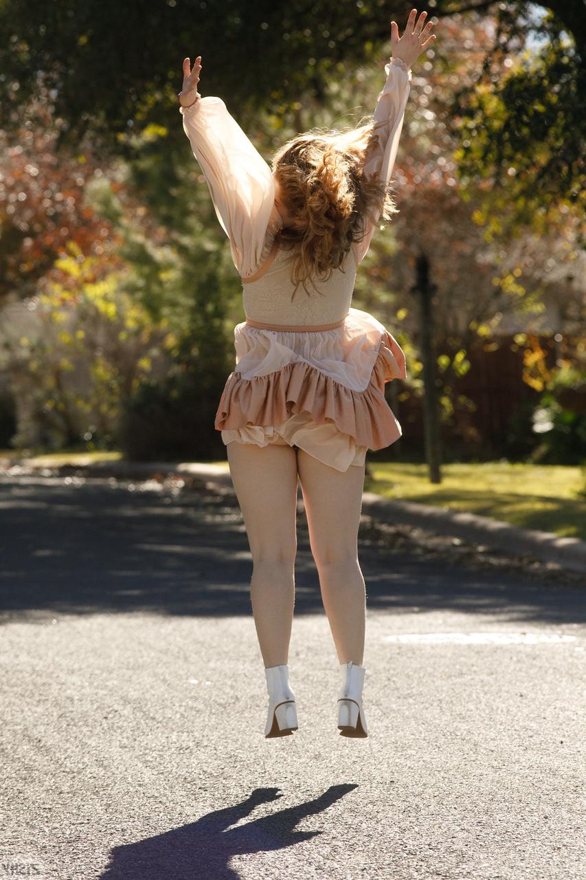 13P Pretty Greta Yarbrough flashes her bubble ass outdoors & strips naked at home