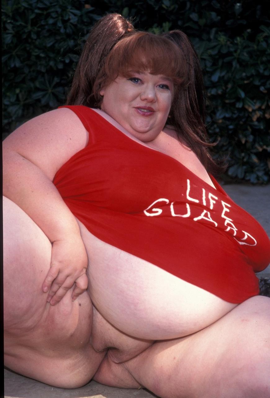 20P Redheaded fatty Clarissa Yoder displays her huge saggy tits while posing naked