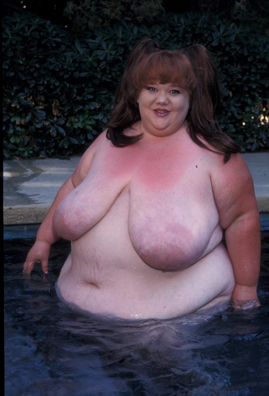 20P Redheaded fatty Clarissa Yoder displays her huge saggy tits while posing naked
