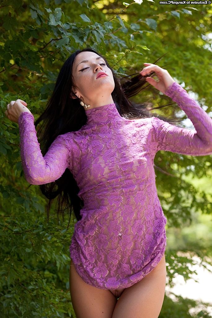 16P Slender brunette amateur undressing and posing nude outdoor