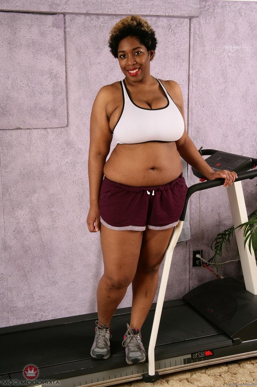 17P Middle-aged BBBW cups her huge tits as she takes off her workout clothes