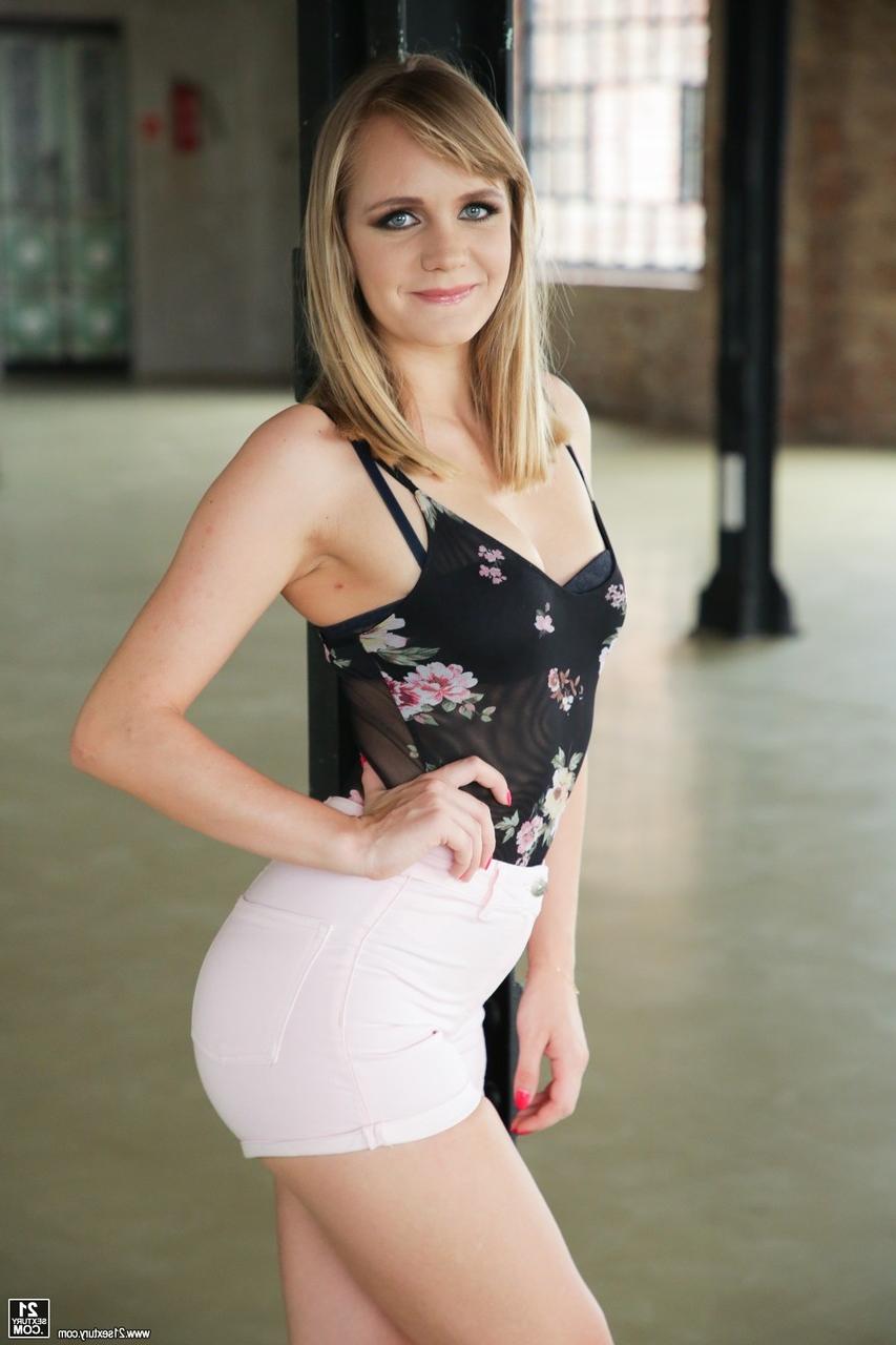 17P Blonde Lucette Nice receives a pulsing cock in her ass & gets an anal creampie