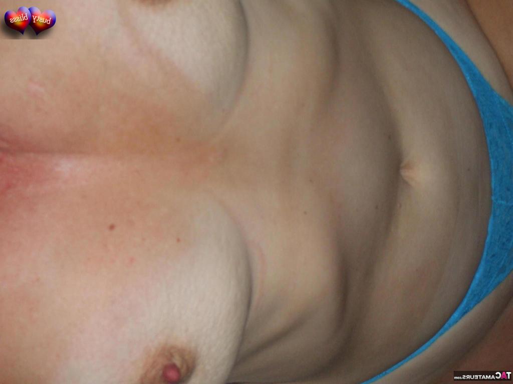 20P Mulher madura Busty Bliss pega um pau na mão no modo POV