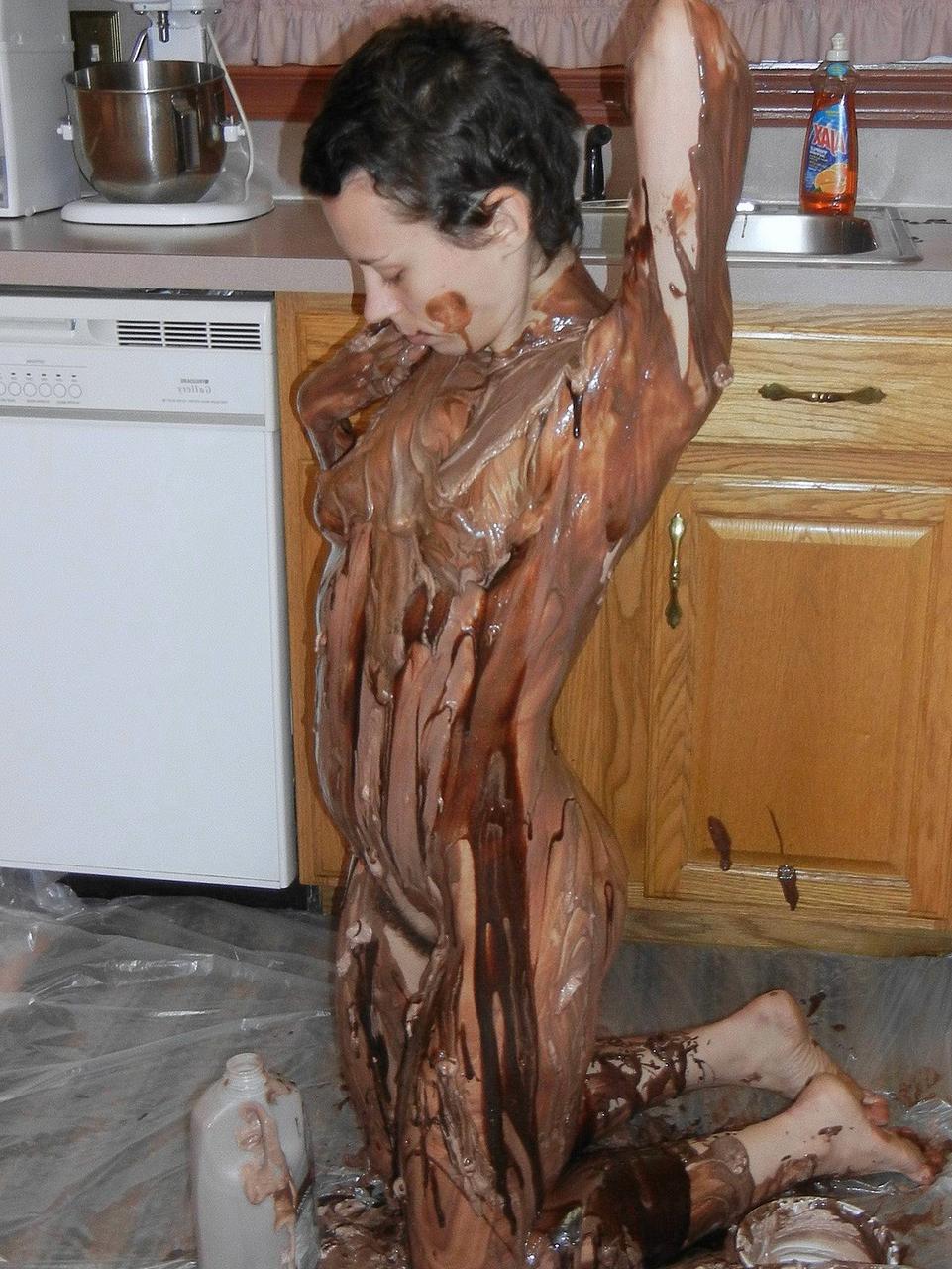 20P Kinky geek Shelly gets her naked body messy with hot chocolate in the kitchen