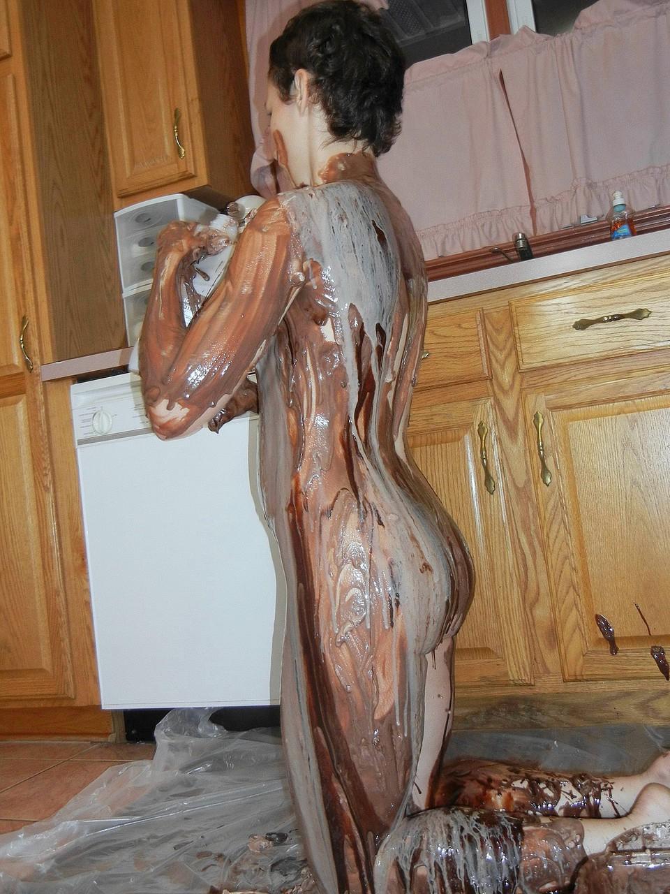 20P Kinky geek Shelly gets her naked body messy with hot chocolate in the kitchen