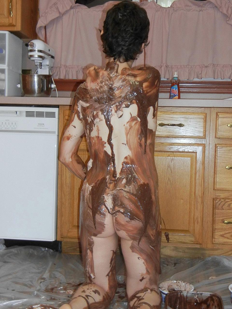 20P Kinky geek Shelly gets her naked body messy with hot chocolate in the kitchen