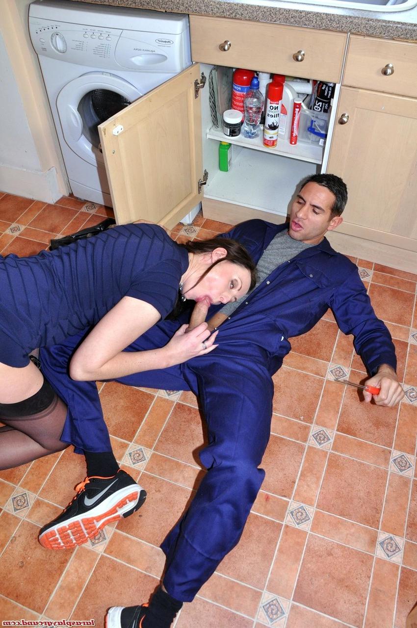 20P Tall MILF in a garter belt Lara takes a car mechanic's stiff boner from behind