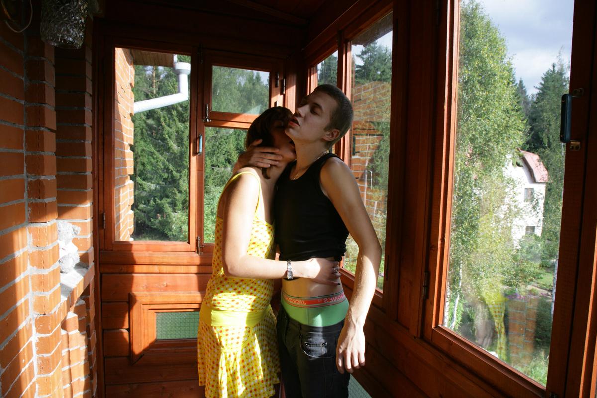 20P Young redhead and her boyfriend have sexual intercourse in a porch