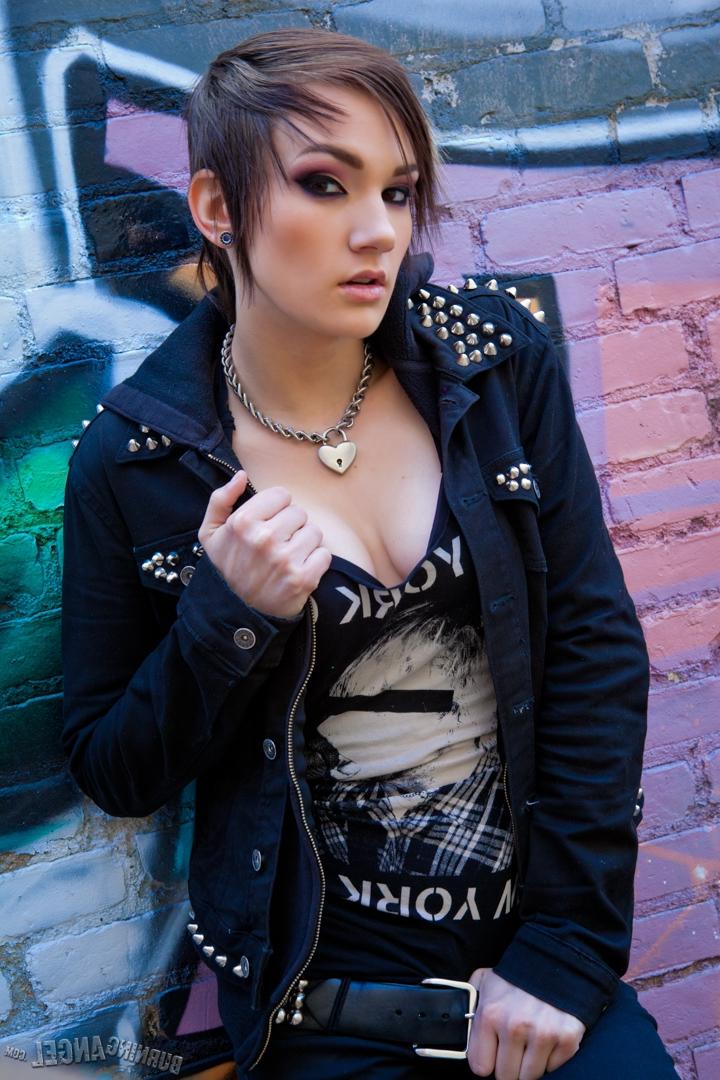 17P Punk babe Nikki Hearts goes out in public to finger her wet snatch