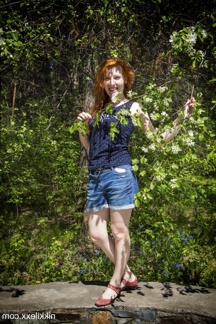 15P Hot redheaded amateur MILF Nikki Lexx strips & flaunts her big tits in nature
