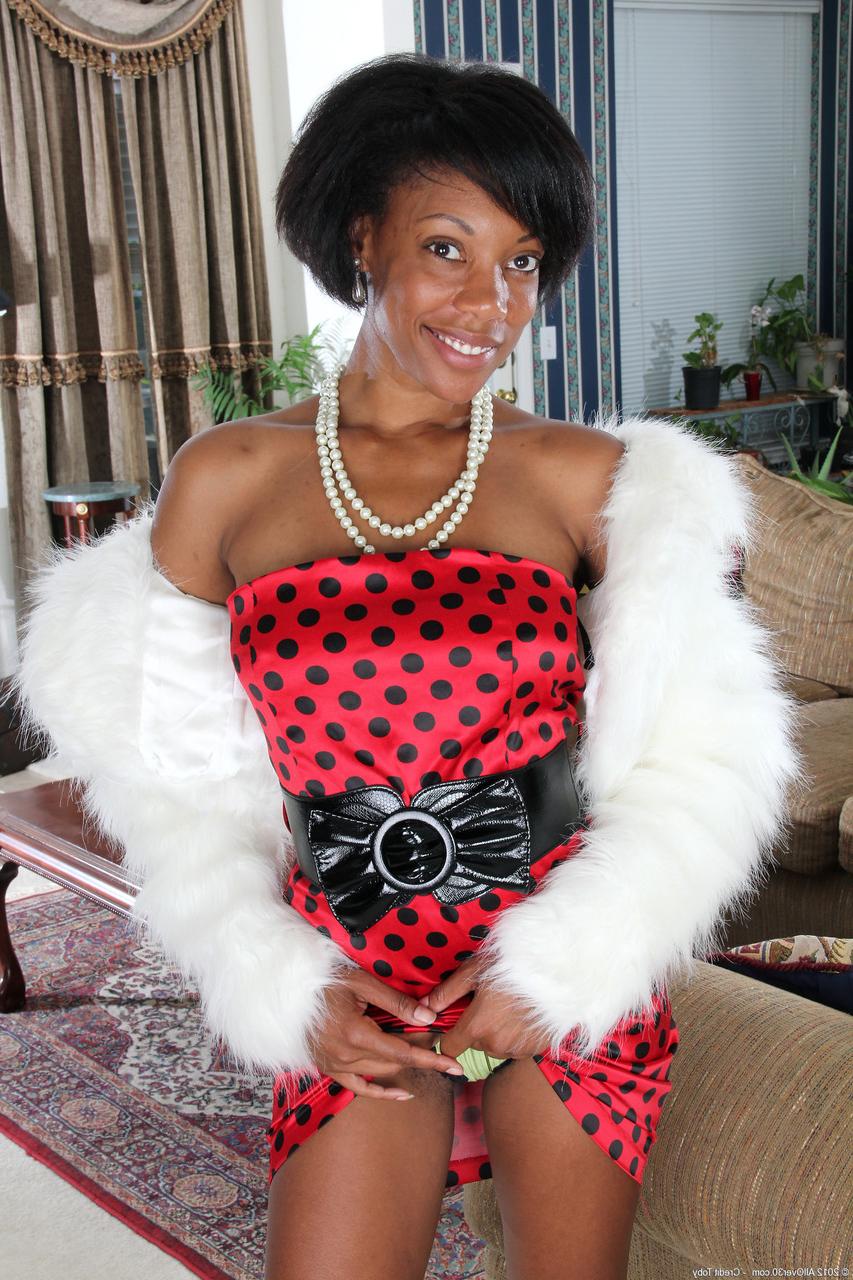 20P Adorable ebony MILF Jayden shows her boobs and chocolate holes in a solo