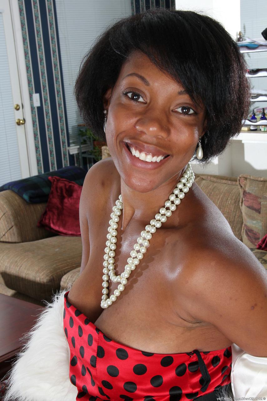 20P Adorable ebony MILF Jayden shows her boobs and chocolate holes in a solo