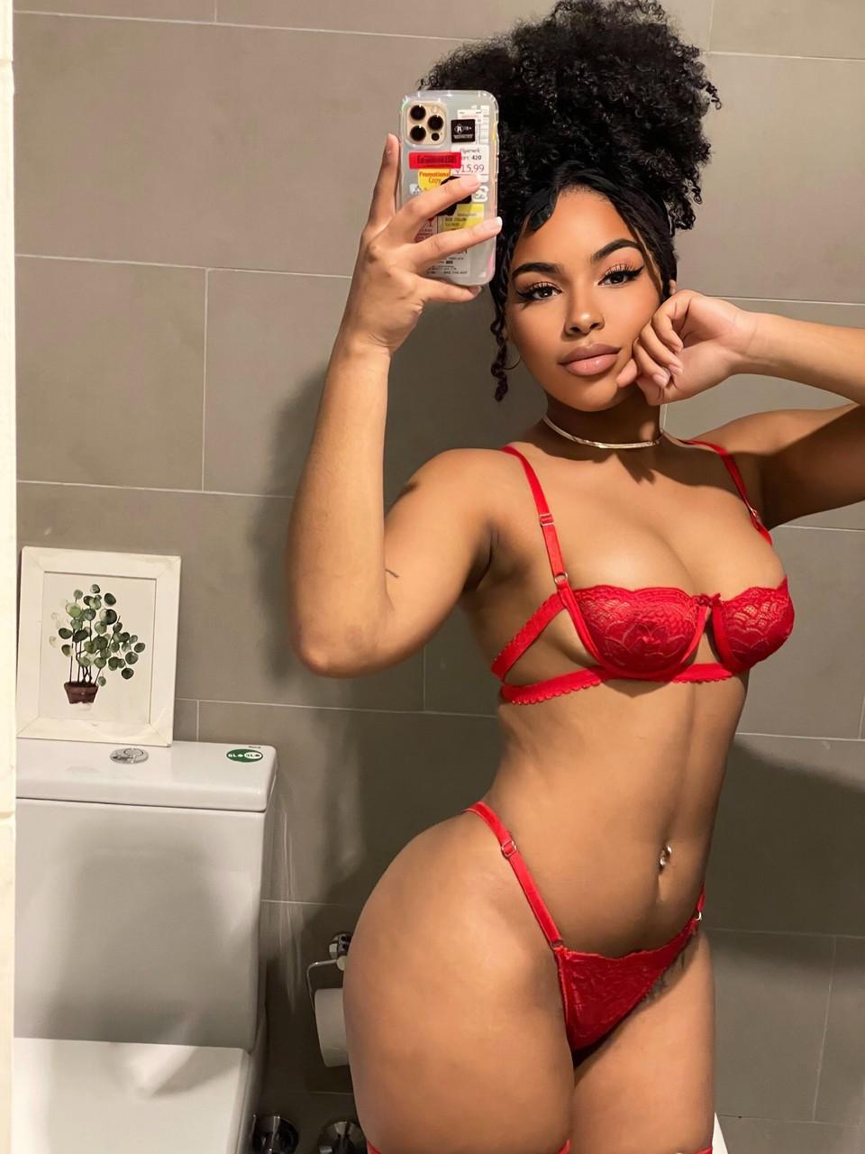15P Beautiful babe Paola Axo shows her big booty in a sexy lingerie compilation