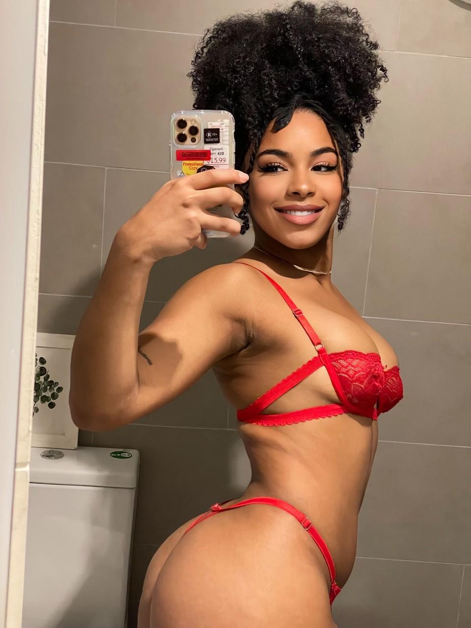 15P Beautiful babe Paola Axo shows her big booty in a sexy lingerie compilation