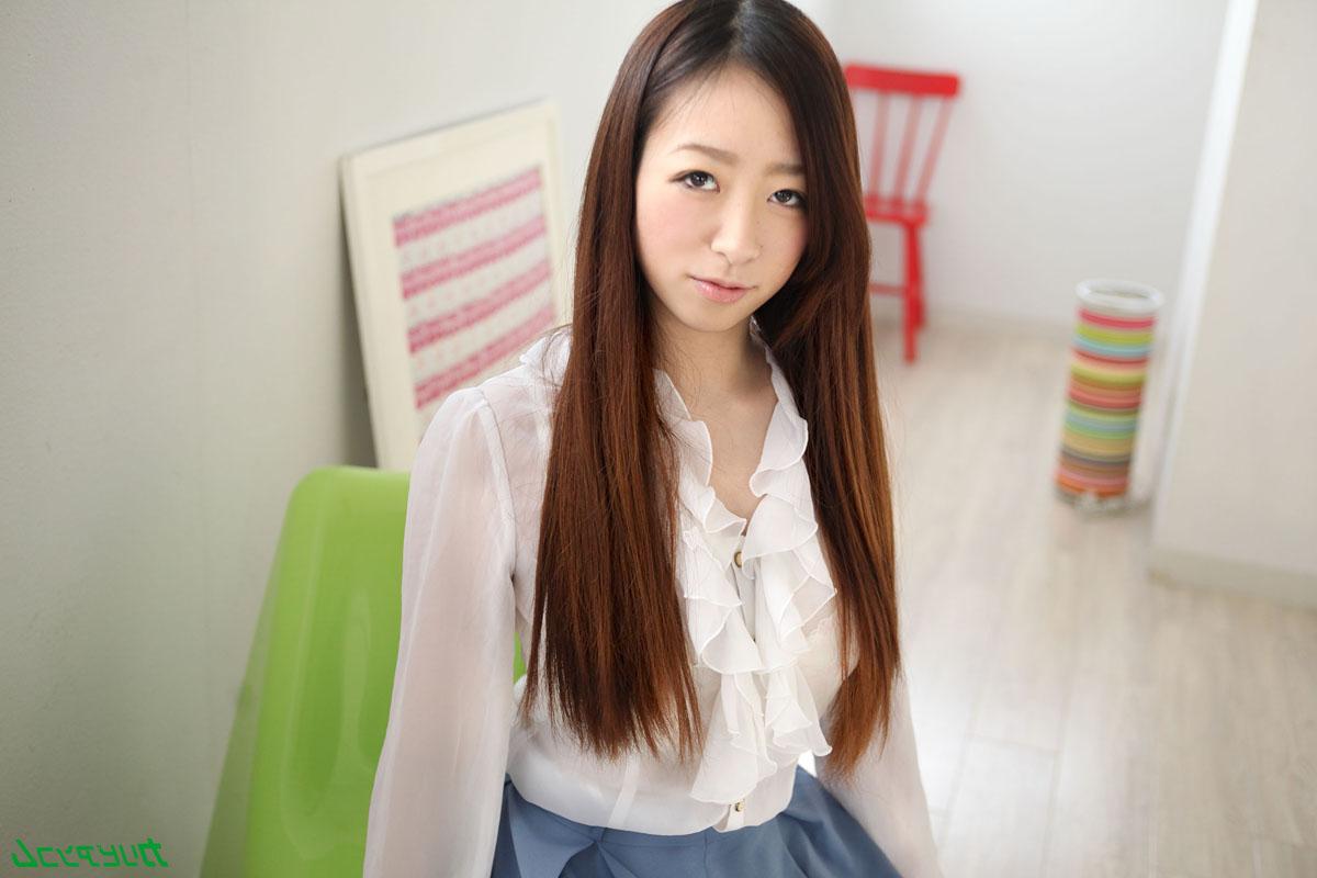 20P La sexy japonesa Wakana Matsunaga follada profundamente por su castor peludo