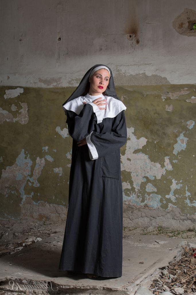 16P 18 year old nun Judith Able removes her clothing to model naked
