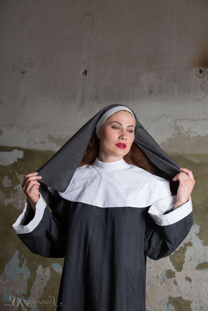 16P 18 year old nun Judith Able removes her clothing to model naked