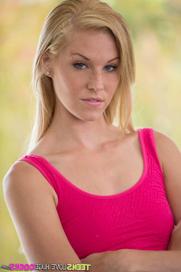 16P Close up undressing features tight pussy of a marvelous babe Ella Woods