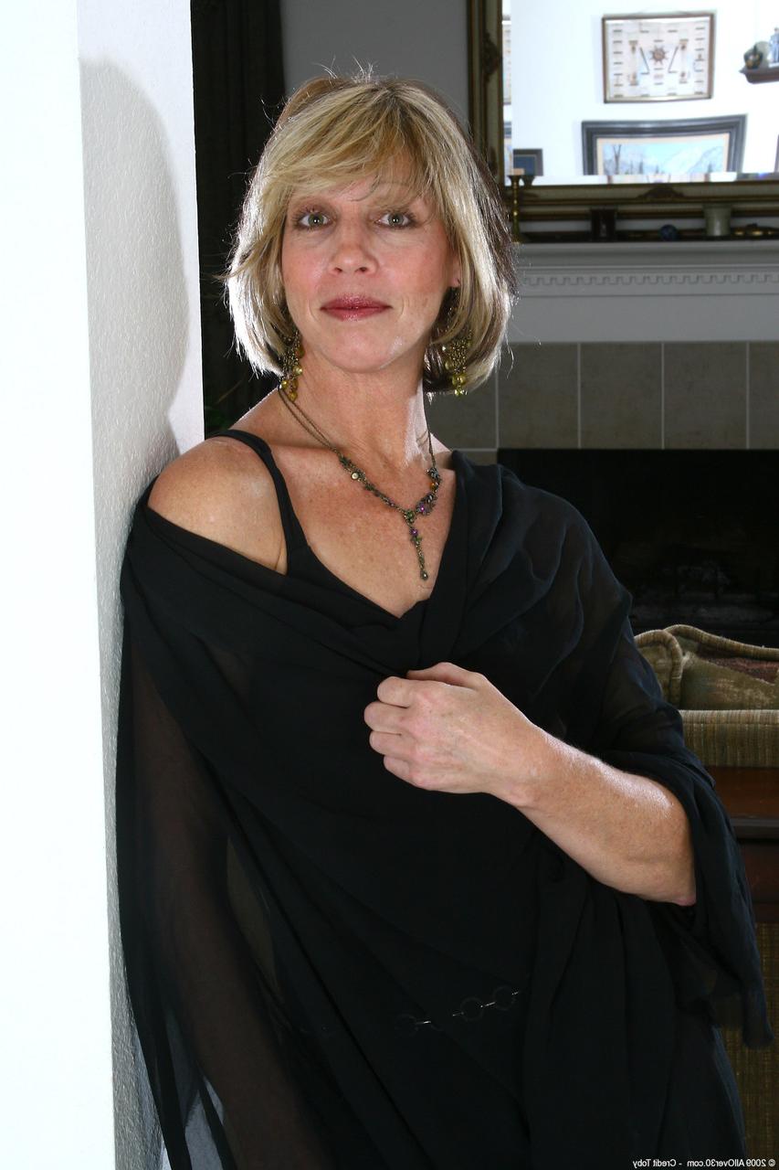 20P Blonde mature with tiny tits Maya D unveils her fuck hole at her home
