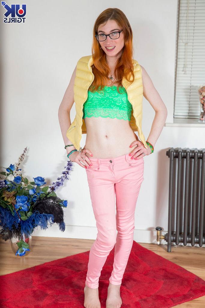 15P UK Tgirls estrelando fotos de nudez de Jaycee