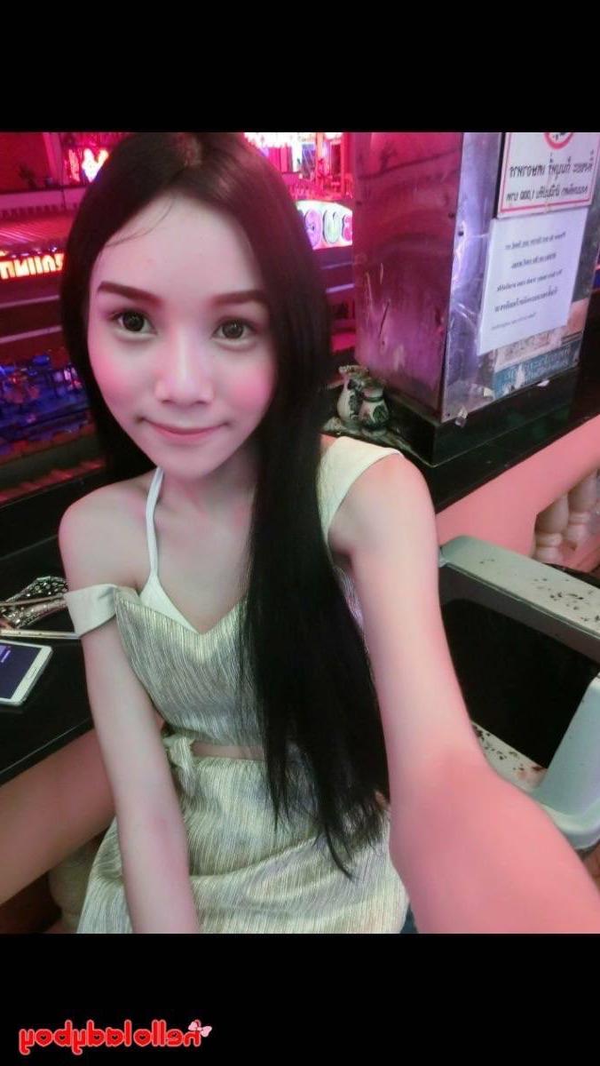20P Ladyboy de cabelos negros posando com suas roupas fofas em sua compilação