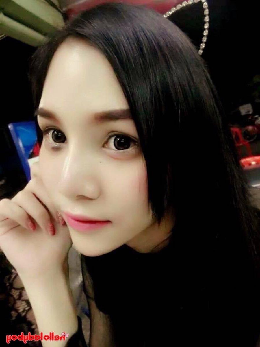 20P Ladyboy de cabelos negros posando com suas roupas fofas em sua compilação
