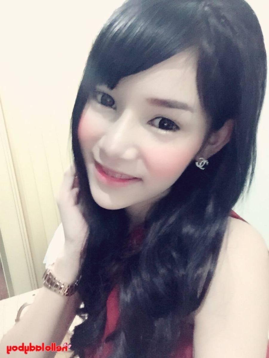20P Ladyboy de cabelos negros posando com suas roupas fofas em sua compilação