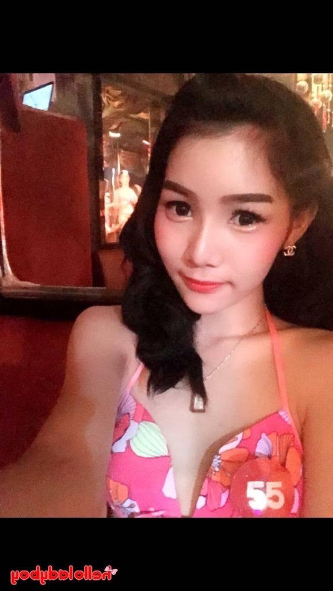 20P Ladyboy de cabelos negros posando com suas roupas fofas em sua compilação